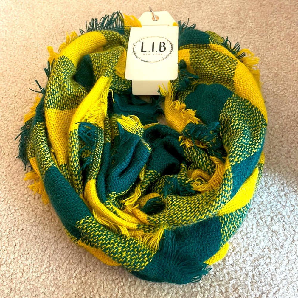 Green Bay Packer Colored Infinity Scarf. NWT